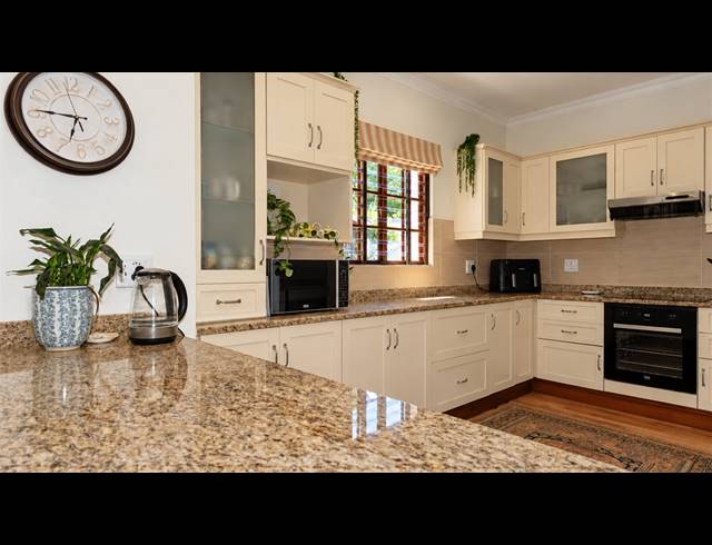 3 BEDROOM TOWNHOUSE FOR SALE IN HILLCREST CENTRAL